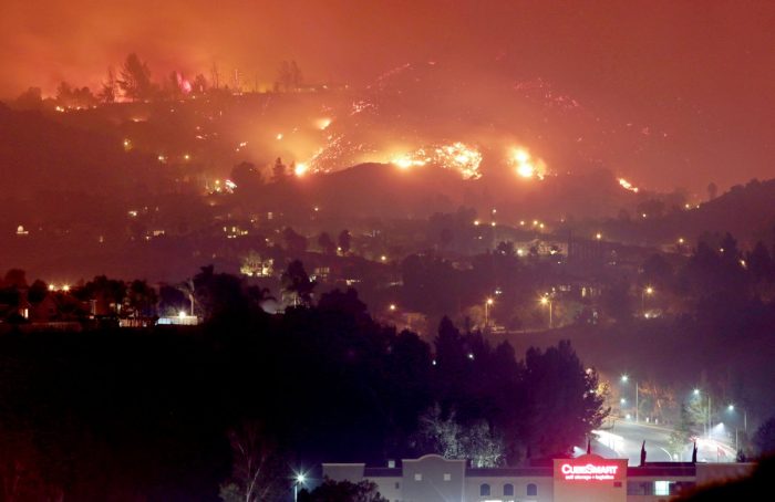 Voraz incendio obliga a evacuar a cientos de residentes en CaliforniaVoraz incendio obliga a evacuar a cientos de residentes en California