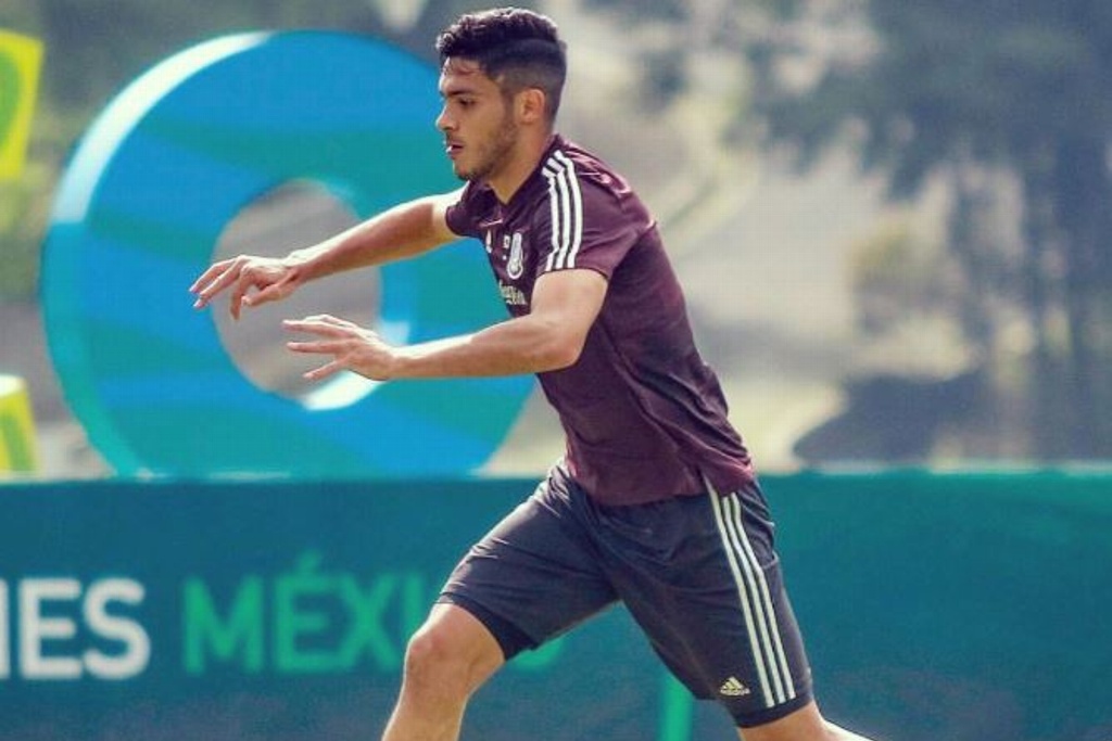 ¡On Fire! Raúl Jiménez hace golazo en práctica del Tri (VIDEO)
