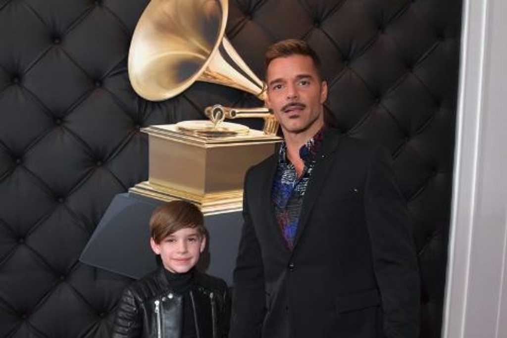 Ricky Martin aparece en los Grammy ¡con uno de sus hijos! (+foto)