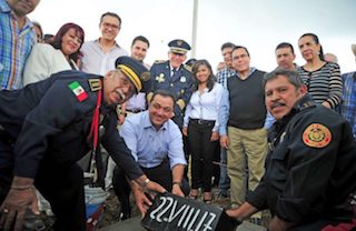 Pone Américo la primera piedra de Estación de Bomberos Oriente “El Castillo”