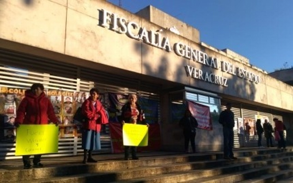 Colectivos de desaparecidos toman Fiscalía para exigir salida de Winckler