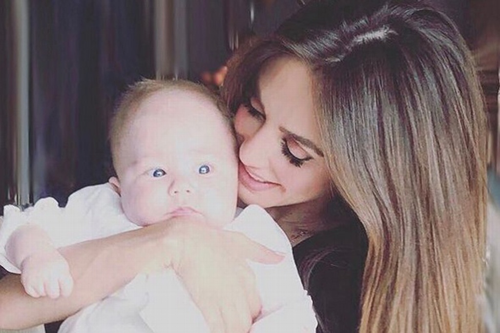 Revela Anahí que después del parto ¡se comió la placenta!