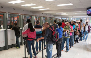 Alertan a usuarios sobre nuevos fraudes en cheques y tarjetas