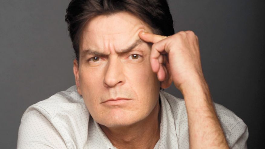 Charlie Sheen es acusado de abusar de un actor menor de edad