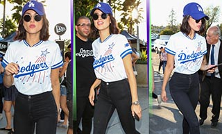 Eiza González se pone la camiseta de los Dodgers en la final de la serie mundial