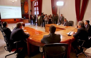 Afirma SEFIPLAN que ya apagó la licuadora y hasta le sobra dinero. Tiene 5 mil millones en cuenta