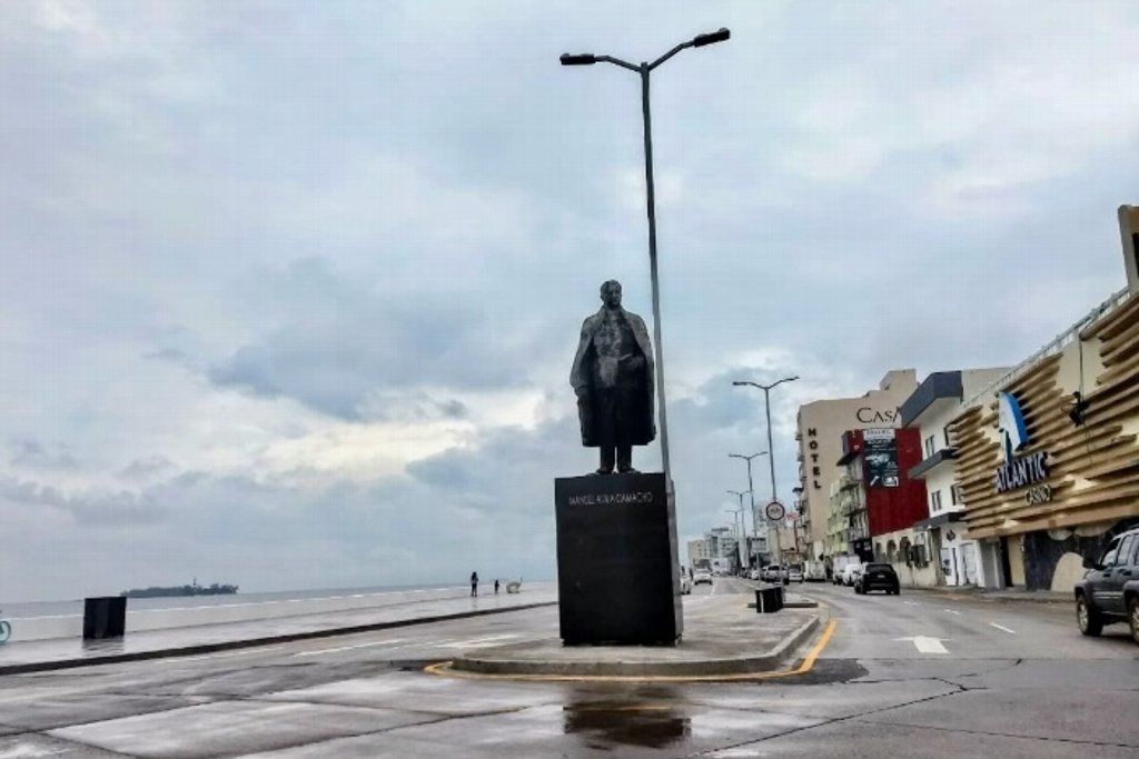 Anuncian cierre por hundimiento en bulevar