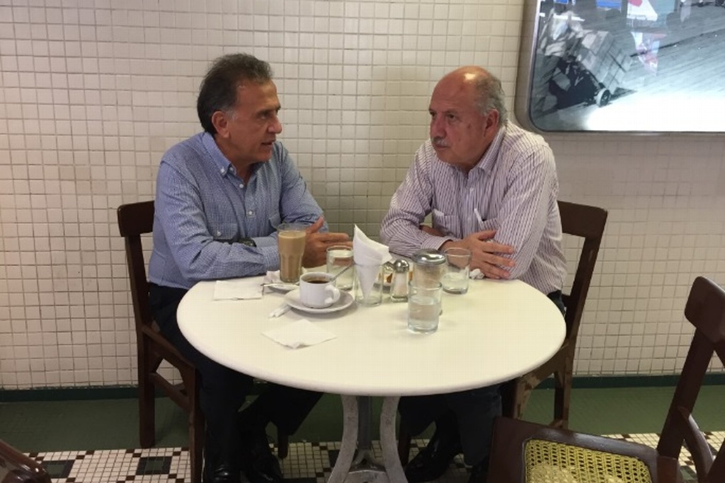 Reaparece Yunes Linares en Veracruz; 'es mi cumpleaños', responde sobre Bermúdez Zurita