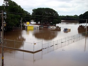 Con temor esperan golpe de agua en Medellín de Bravo