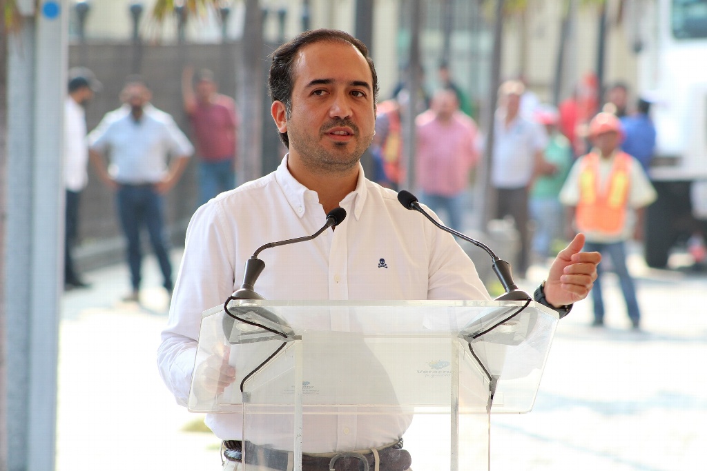 No tengo que pedir permiso para hacer mi vida privada: Fernando Yunes