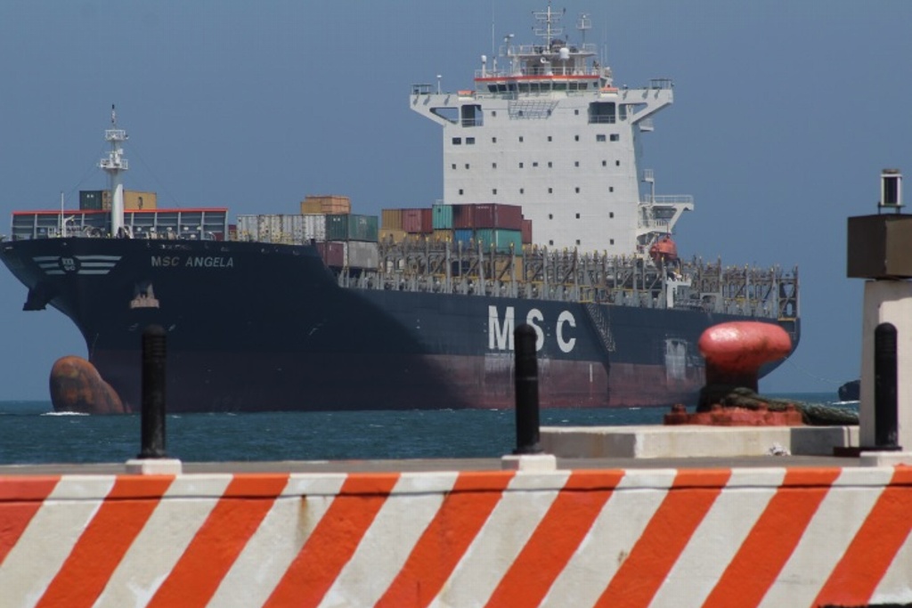 Esperan buque tanques descargar combustible en puertos de Veracruz