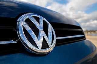 Volkswagen deberá reparar autos afectados en escándalo de emisiones: UE