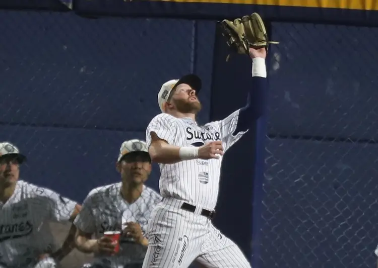 El Águila se refuerza con pelotero que llega de una liga independiente