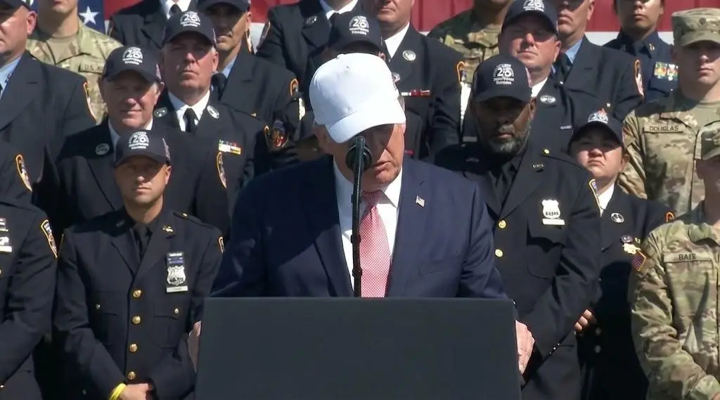 Trump exhibe viga de la Torre Sur del World Trade Center a 25 años del 9/11 (+Video)